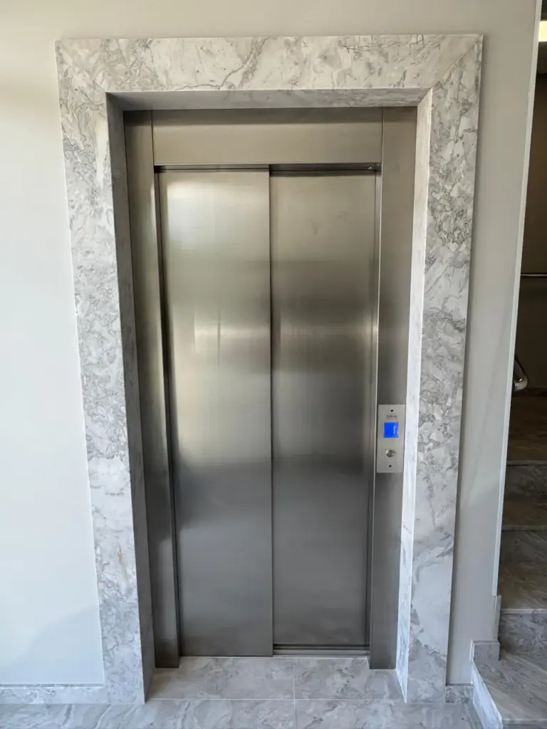 elevador hidráulico residencial
